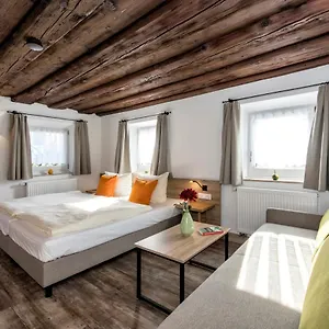 Aparthotel Uebernachten In Der Tenne, Neurenberg